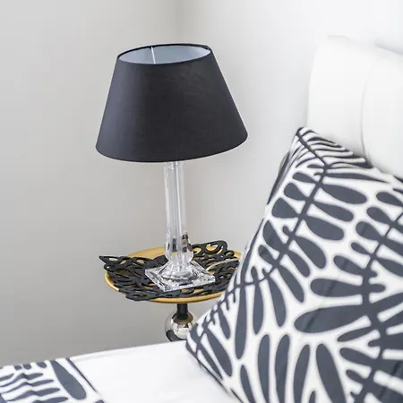 Morgana Guarda Il Canale - Centro Storico - Finestrella -indipendenza - Piazza 8 Agosto - Stazione