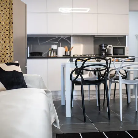 Morgana Guarda Il Canale - Centro Storico - Finestrella -indipendenza - Piazza 8 Agosto - Stazione 公寓 *