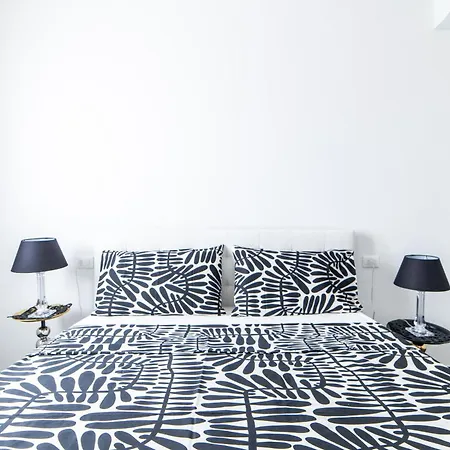 Morgana Guarda Il Canale - Centro Storico - Finestrella -indipendenza - Piazza 8 Agosto - Stazione *