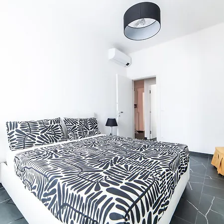 Morgana Guarda Il Canale - Centro Storico - Finestrella -indipendenza - Piazza 8 Agosto - Stazione * Bologna