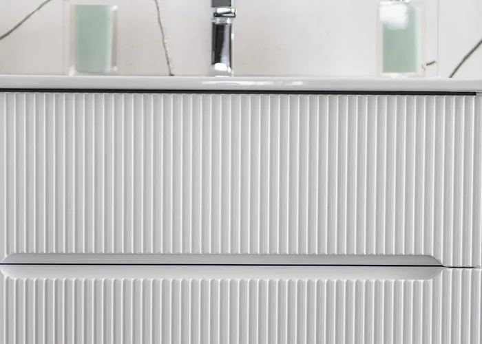 Morgana Guarda Il Canale - Centro Storico - Finestrella -indipendenza - Piazza 8 Agosto - Stazione Lägenhet