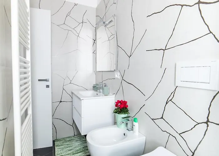 Morgana Guarda Il Canale - Centro Storico - Finestrella -indipendenza - Piazza 8 Agosto - Stazione * Bologna