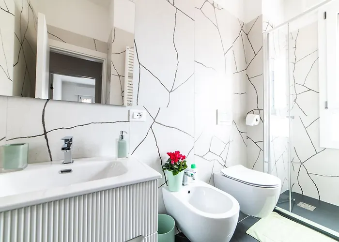 Morgana Guarda Il Canale - Centro Storico - Finestrella -indipendenza - Piazza 8 Agosto - Stazione * Bologna