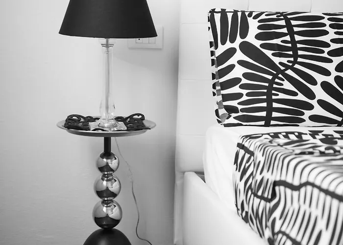 Morgana Guarda Il Canale - Centro Storico - Finestrella -indipendenza - Piazza 8 Agosto - Stazione * Bologna