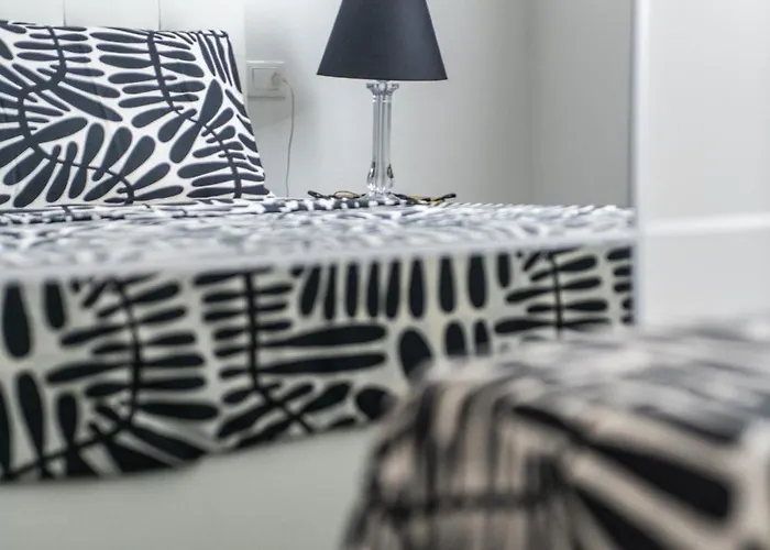 Morgana Guarda Il Canale - Centro Storico - Finestrella -indipendenza - Piazza 8 Agosto - Stazione Lägenhet Bologna