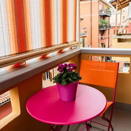 Morgana Guarda Il Canale - Centro Storico - Finestrella -indipendenza - Piazza 8 Agosto - Stazione