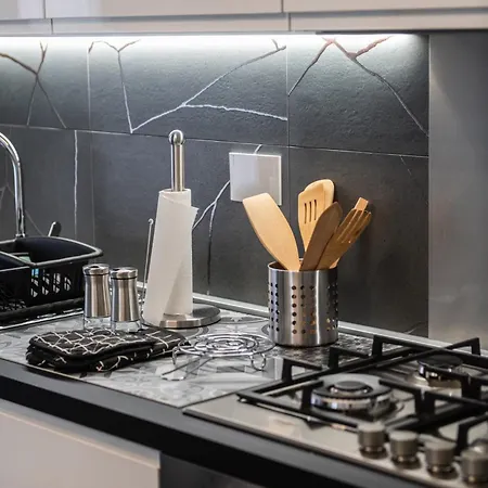 Appartement Morgana Guarda Il Canale - Centro Storico - Finestrella -indipendenza - Piazza 8 Agosto - Stazione *