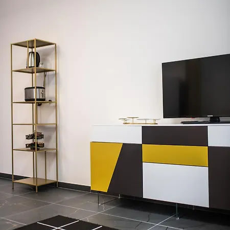 Morgana Guarda Il Canale - Centro Storico - Finestrella -indipendenza - Piazza 8 Agosto - Stazione * Bologne