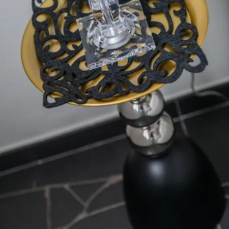 Morgana Guarda Il Canale - Centro Storico - Finestrella -indipendenza - Piazza 8 Agosto - Stazione Appartement