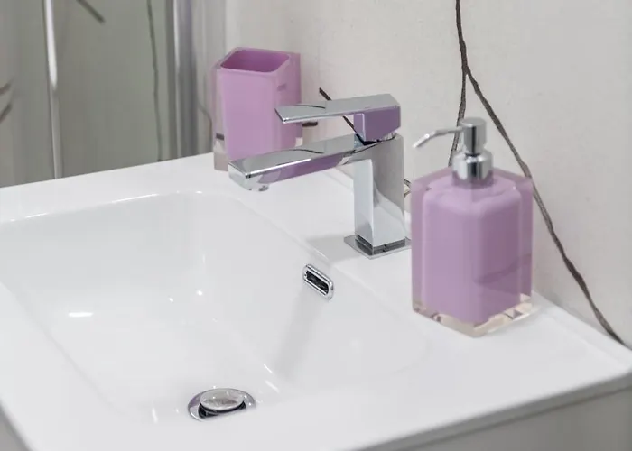 Morgana Guarda Il Canale - Centro Storico - Finestrella -indipendenza - Piazza 8 Agosto - Stazione