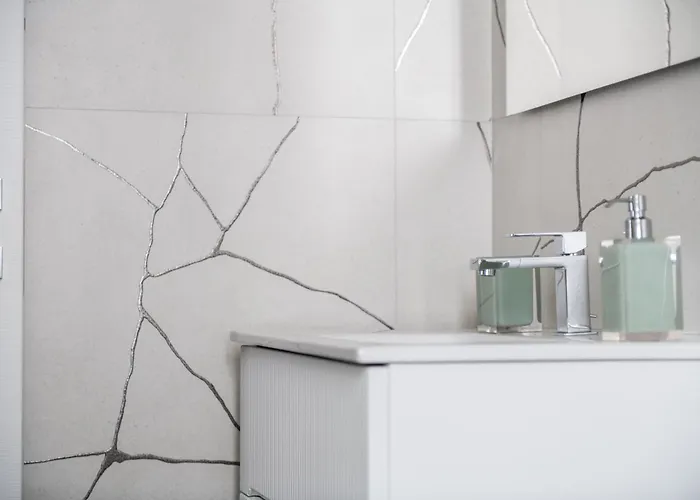 شقة Morgana Guarda Il Canale - Centro Storico - Finestrella -indipendenza - Piazza 8 Agosto - Stazione *