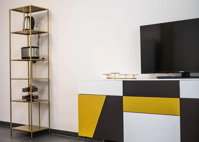 Morgana Guarda Il Canale - Centro Storico - Finestrella -indipendenza - Piazza 8 Agosto - Stazione * بولونيا